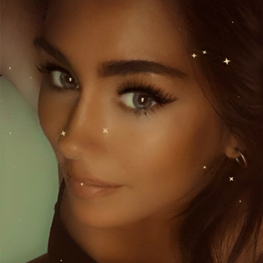 Meet your Posher, Connie